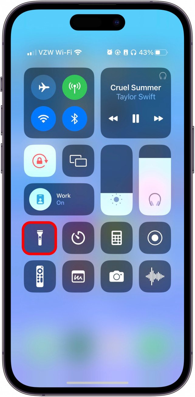 Haptic Touch the Flashlight icon by pressing firmly.